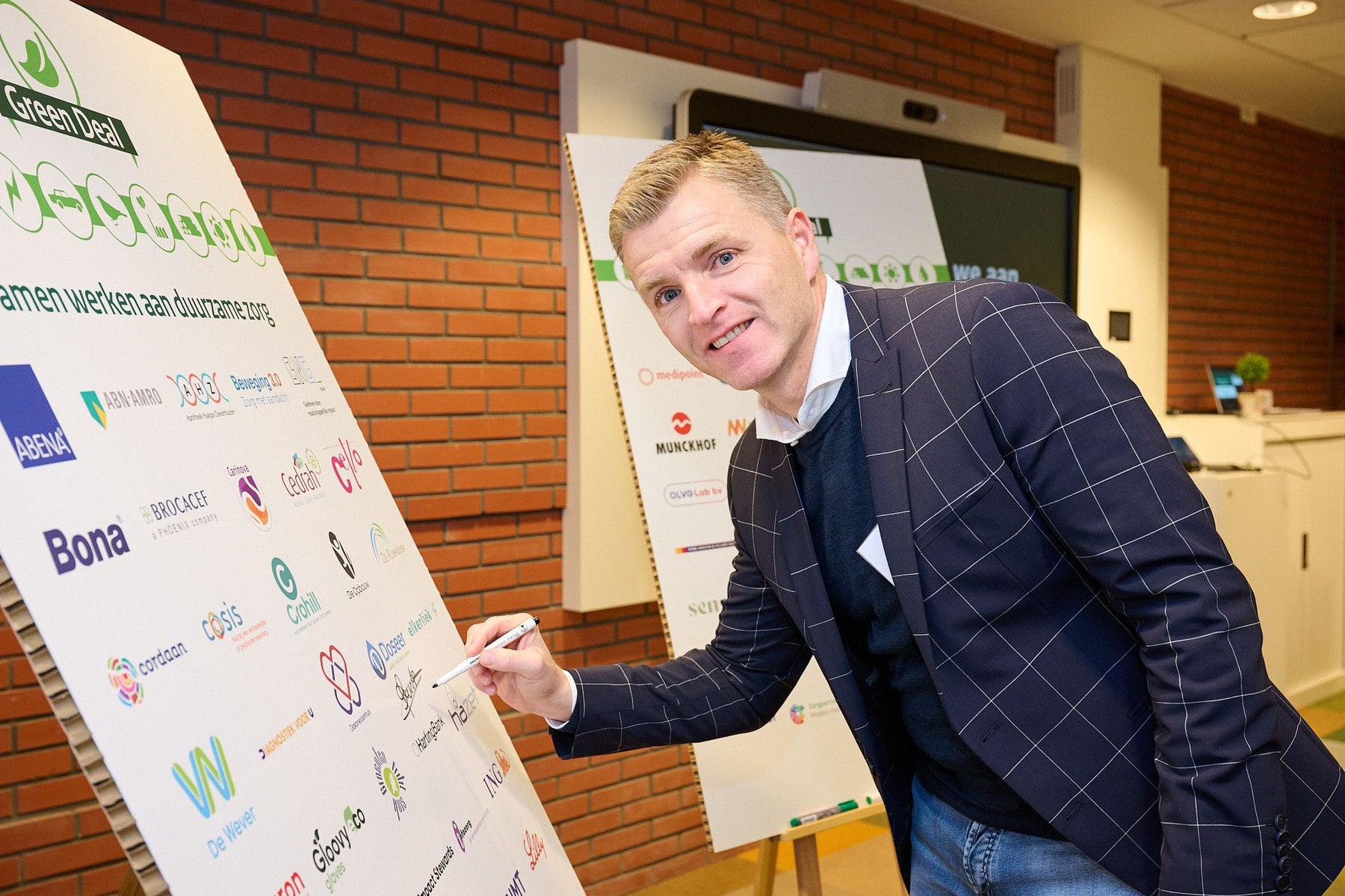 Jeroen Drenth ondertekend op het Ministerie van Volksgezondheid, Welzijn en Sport de Green Deal 3.0 